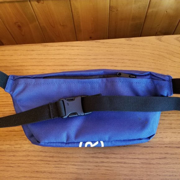 New Levi's Logo Sling/Fanny Pack! - Picture 3 of 5